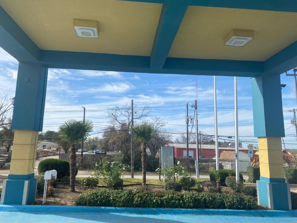 Tropicana Inn And Suites Dallas Exterior foto